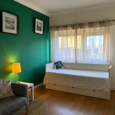 Sunny Apartment In Lisbon-3